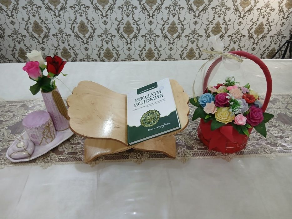 Китоб ва Куръон учун мустахкам подставка (кул мехнати)