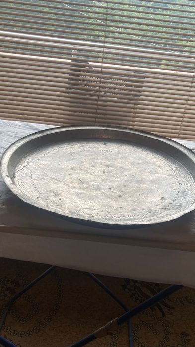 Поднос масивен естествен матерял...гравиран.