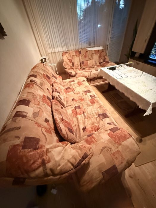 Продавам разтегателен диван от 2 части