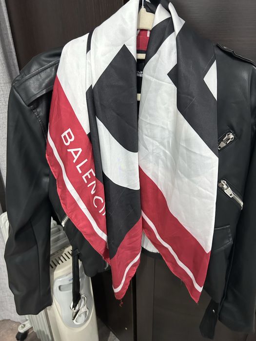 Продам крутую косуху Balensiaga