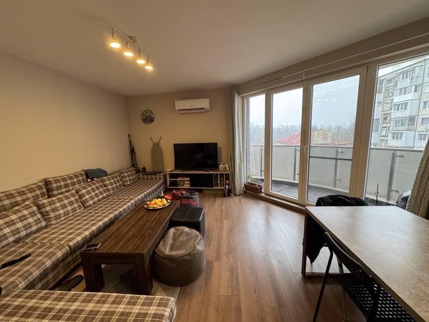 Дава се под наем Тристаен апартамент в Варна, Аспарухово - 120 кв.м за 650 € - Снимка #2