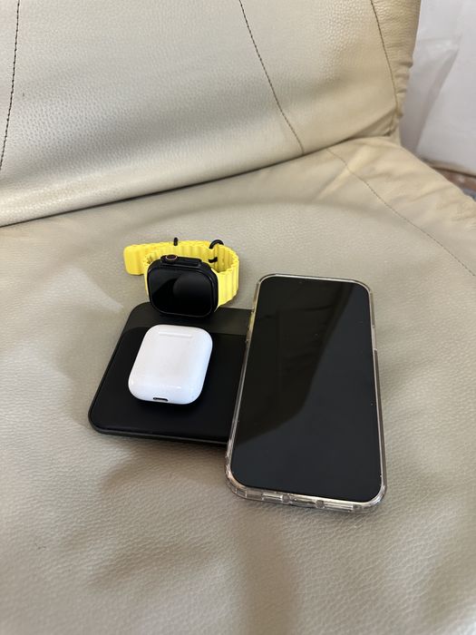 Incarcator 3 in 1 Nomad Base Station Apple Watch iPhone Casti Apple Transprt inclus in pret