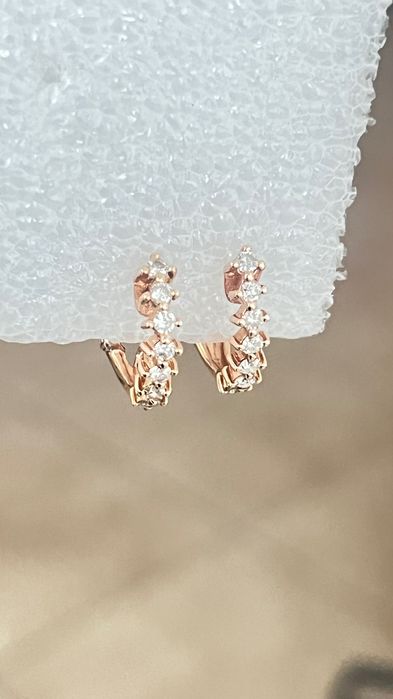 Cercei din aur 585 cu diamante – model tip șină, design elegant și rafinat