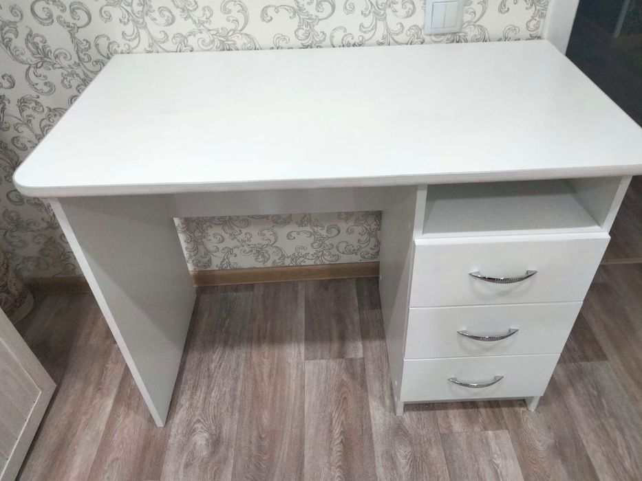 Продам стол в отличном состоянии