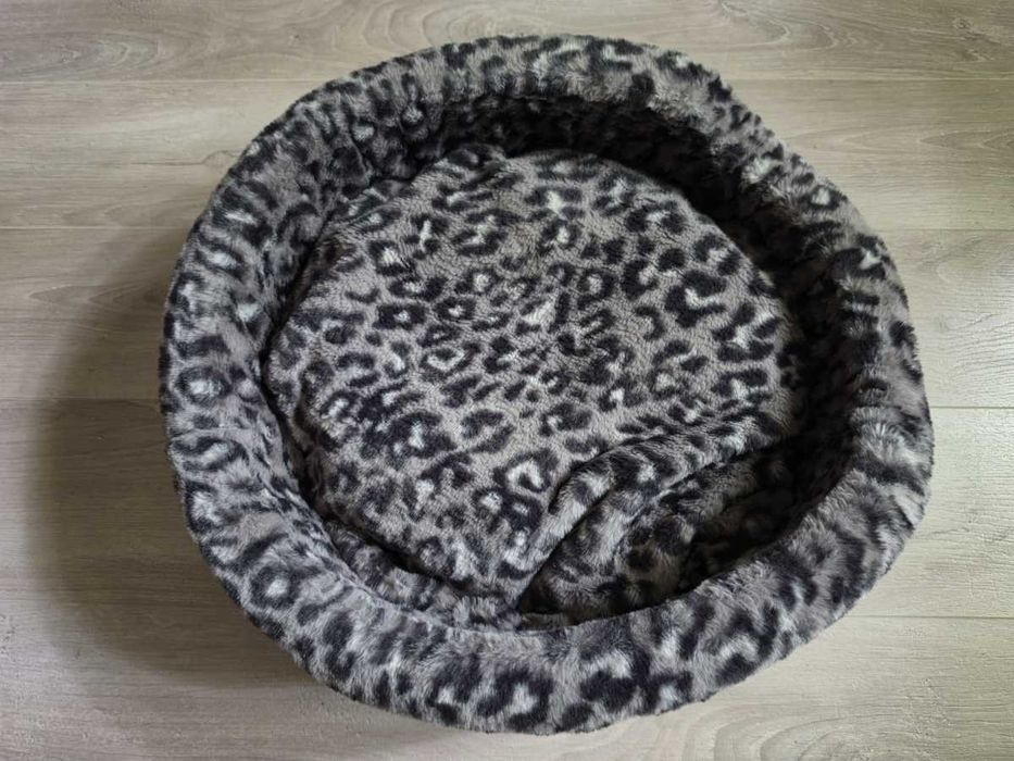 Продам новую удобную мягкую лежанку для кота или некрупной собаки