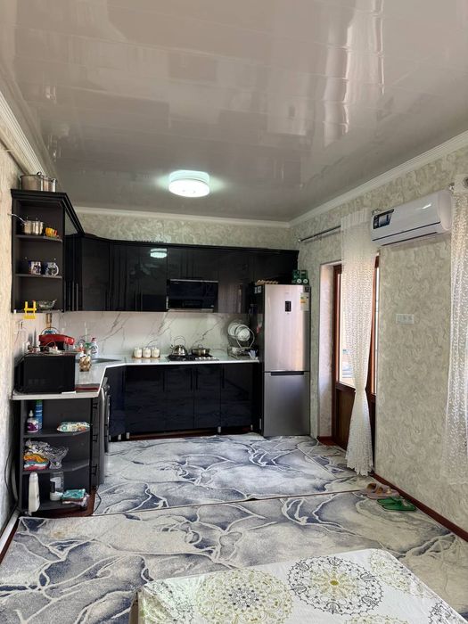 Hovli sotiladi srochno