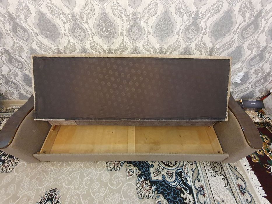 Divan sotilad rasiki
