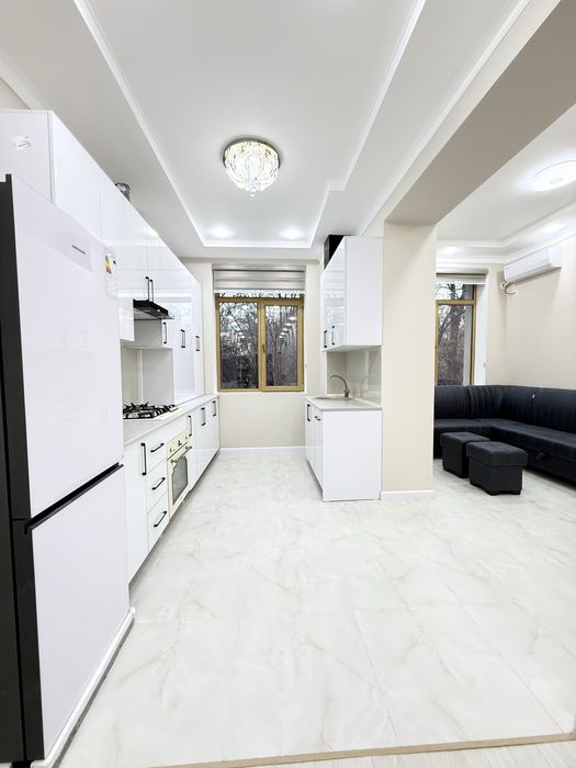 Сдаётся 4 комнатная квартира в Новомосковская 150м2 с новым ремонтом