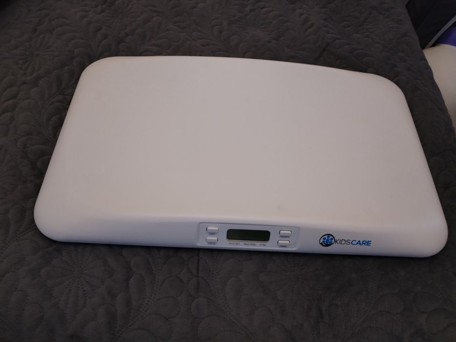 Vând pătuț , leagăn electric și cantar copii