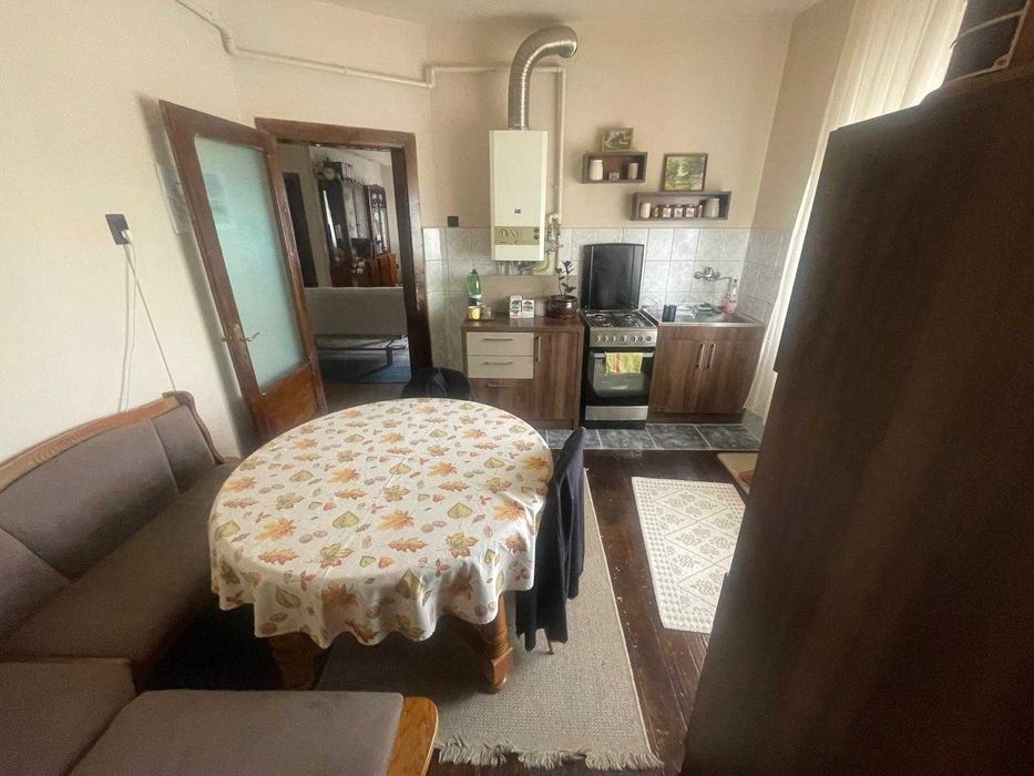 Apartament 3 camere, loc parcare in curte, spatiu verde,P-ta Izvoare.