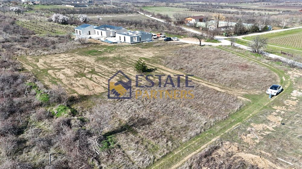 Парцел в Пловдив, област-с.Брестник площ 624 цена 60000