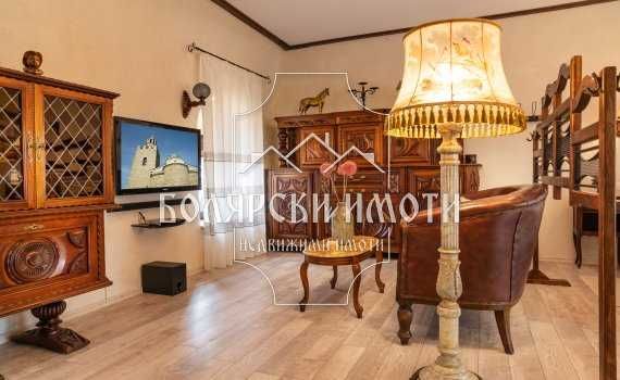 Продава се Къща в Велико Търново, Стара част - 180 кв.м за 1556 €/кв.м - Снимка #1