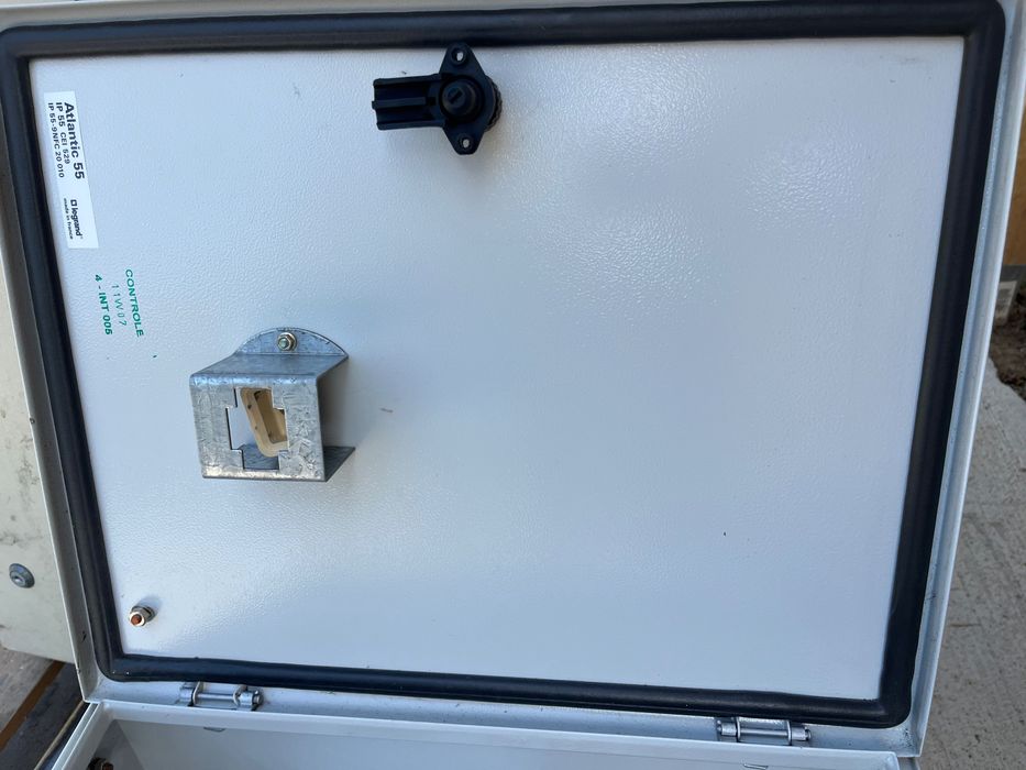 Vând tablouri electrice