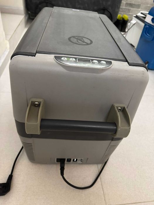 Преносима хладилна чанта 10° до -18° Isotherm Travel Box 40 л 12/24V