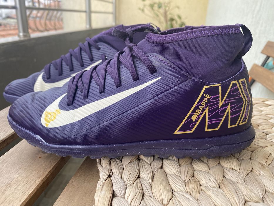 Футболни обувки стоножки