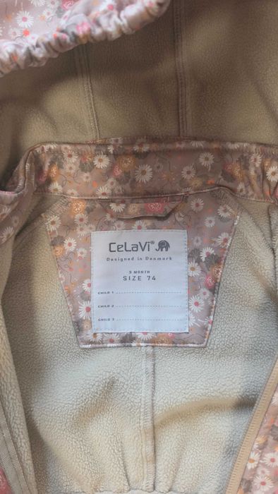 Здравейте, продавам два броя софтшел гащеризона марка ,,CeLavi", размер 74, в отлично състояние. Цена 25 евро за брой.