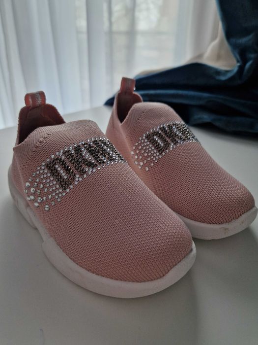 Vand tenisi fetita DKNY marimea 8 US
