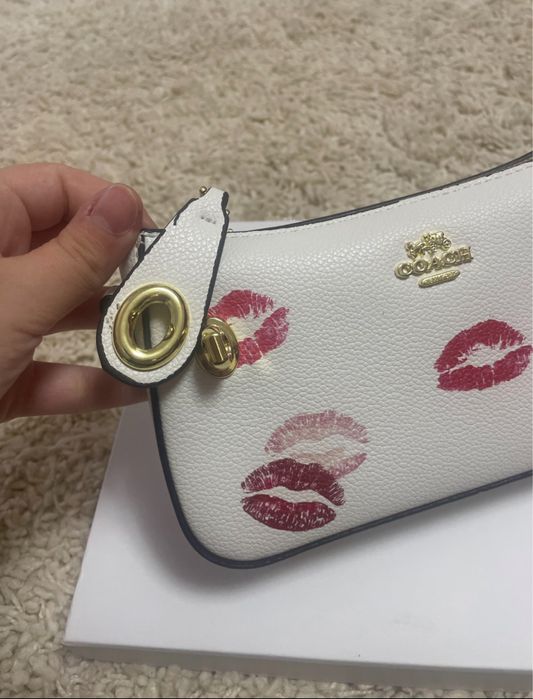 Geanta coach alba cu pupici