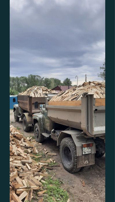 Колотые дрова , доставка зил 130