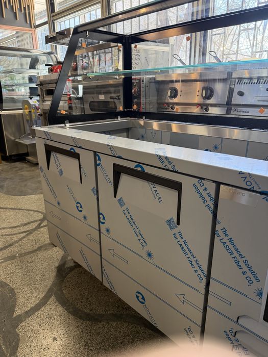 Хладилна витрина саладбар