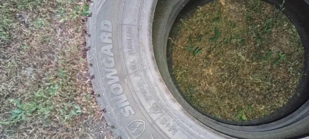 Зимние шины на 14.шипы+липучка