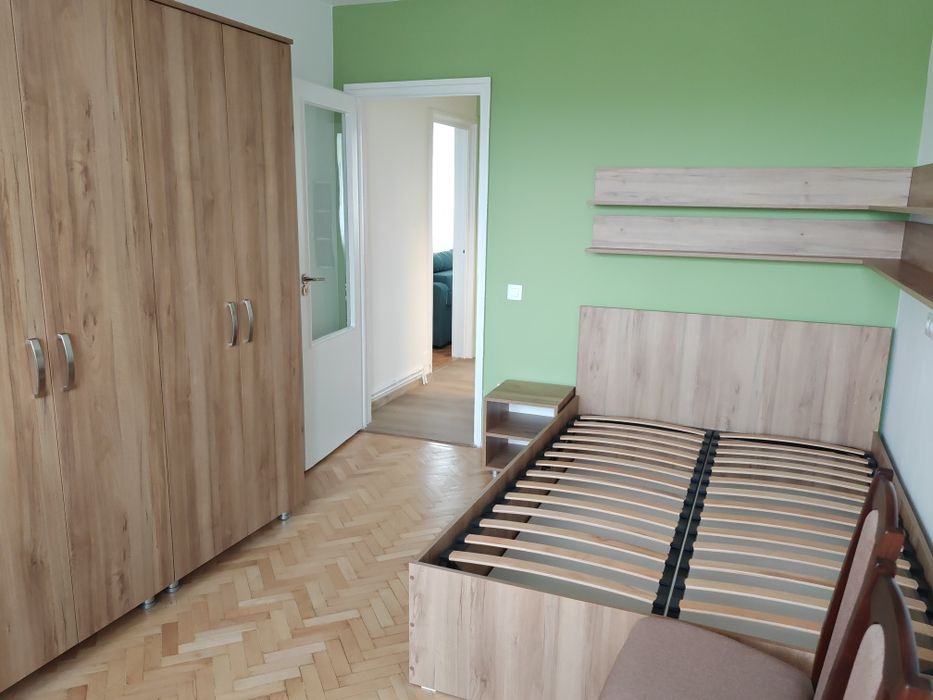 Închiriez apartament 3 camere zona 14 iulie