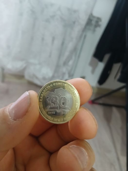 Колекционые монеты номиналом 100/200 тенге