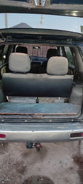 Машина mitsubishi space wagon 1993