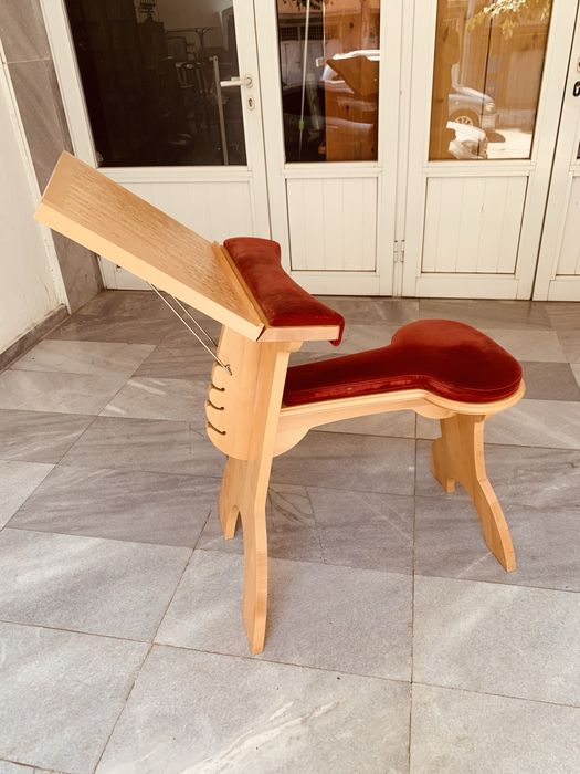 Ергономичен дървен стол / kneeling chair с регулируема поставка