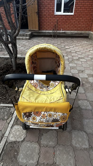 Коляска с люлькой