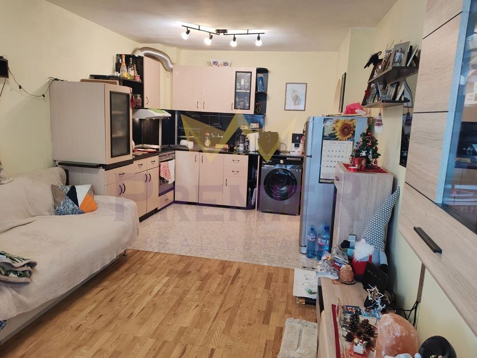 Продава се Двустаен апартамент в Варна, Колхозен пазар - 85 кв.м за 1014 €/кв.м - Снимка #1
