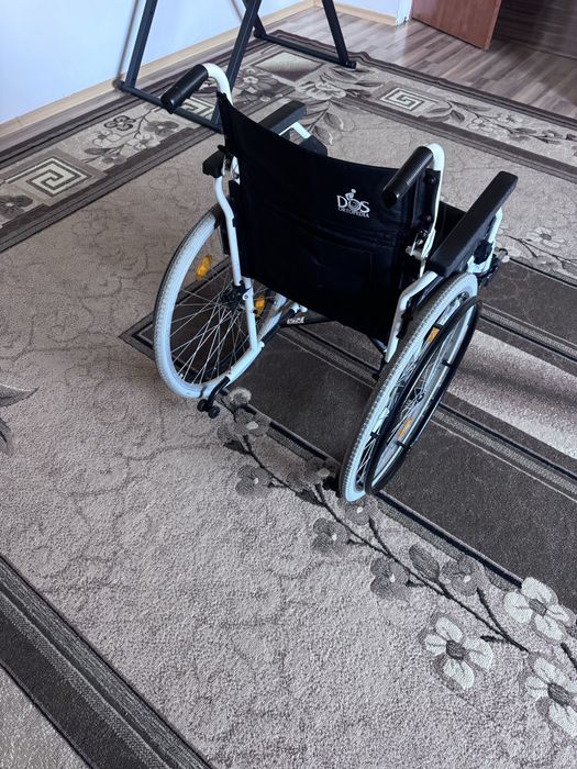 Продам инвалидную коляску