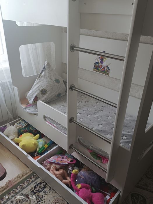 Двухуровневой кровать ( детский)