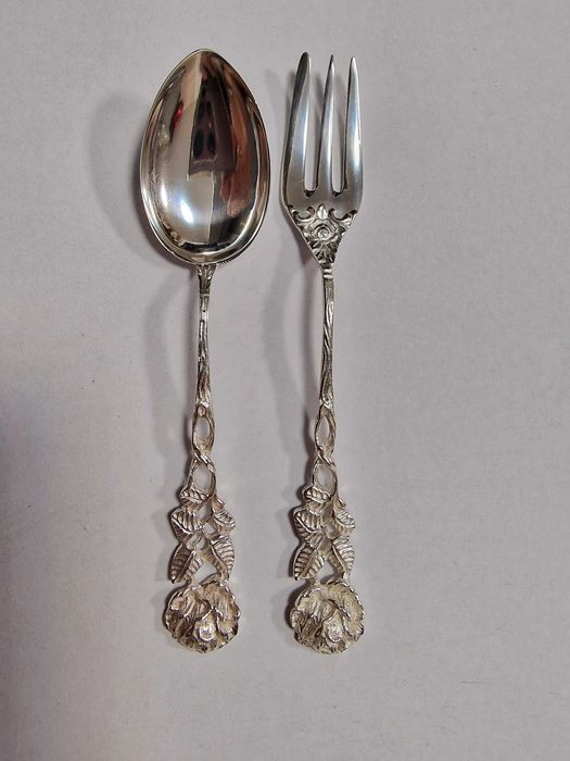 Сребърен комплект прибори