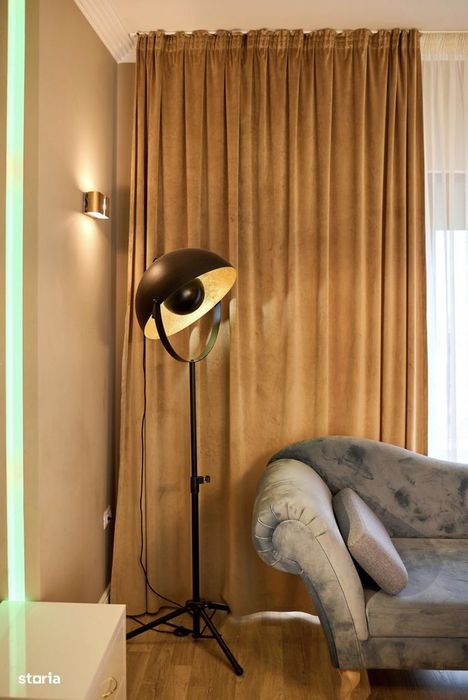 Penthouse cu 3 camere, balcon și garaj, central