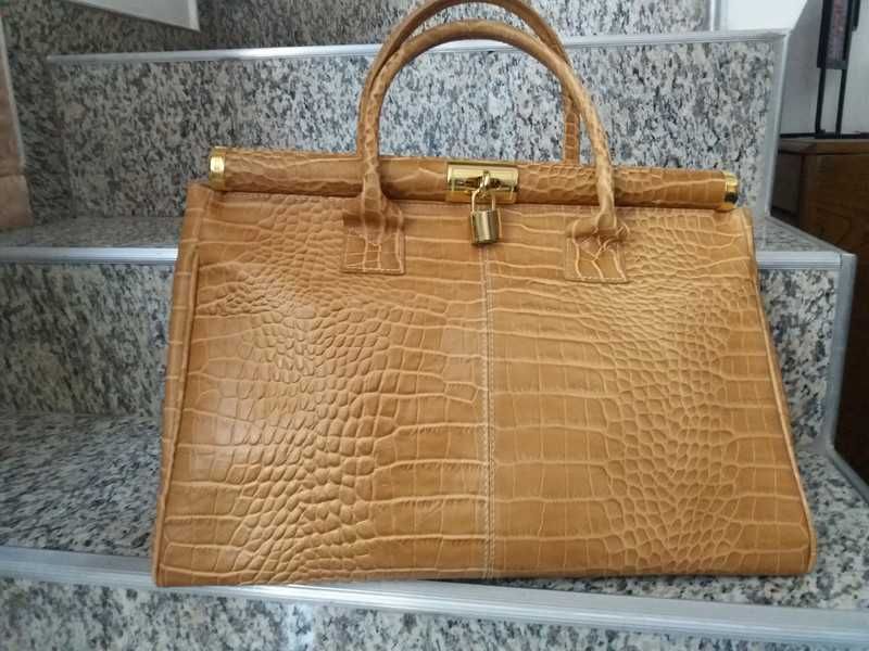 Geanta din piele naturala