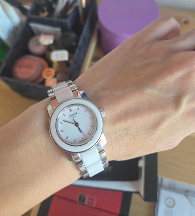 Vand doua ceasuri Tissot Cera T-Lady alb şi negru