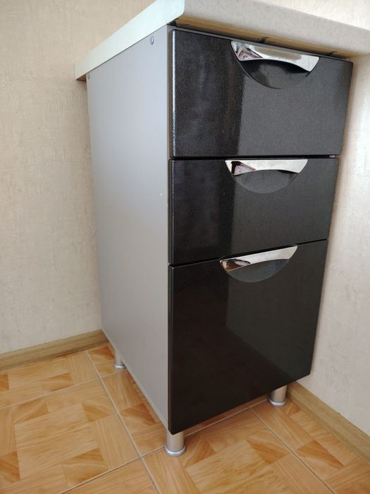 Продам Комод 3 полочный