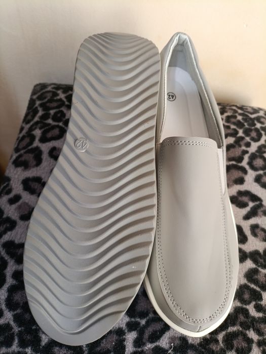 Женские туфли, очень лёгкие.
