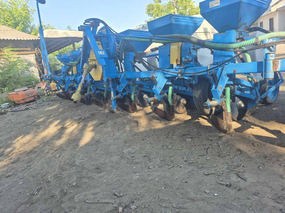 Vând semanatoare porumb SPC 8 FS