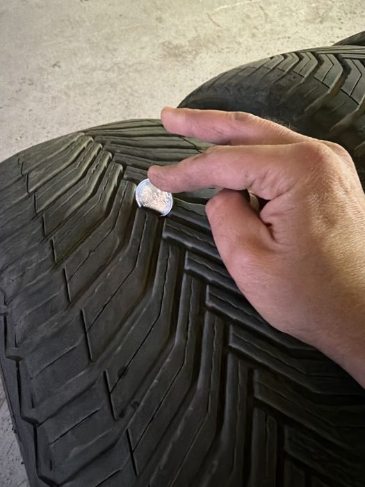 Продавам 4 броя всесезонни гуми 215/45/20 Michelin Crossclimate 2