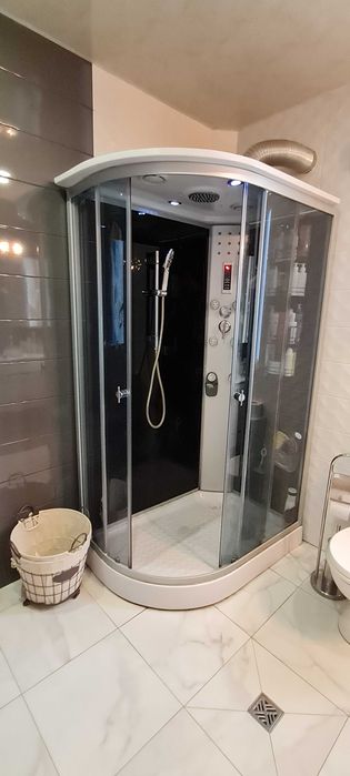 Хидромасажна душ кабина