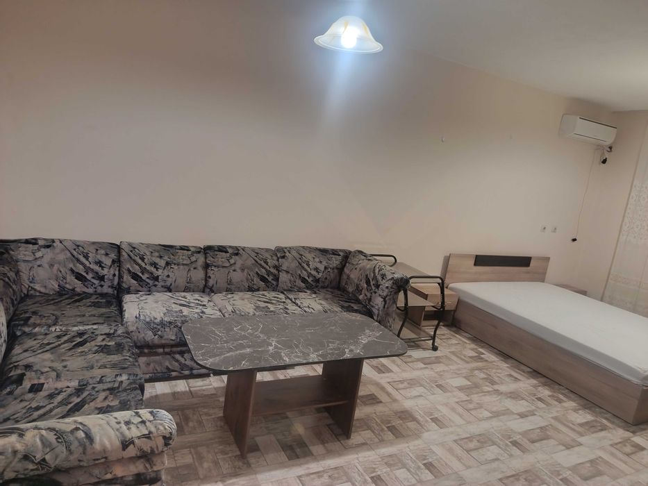 Под наем тристаен М.Рудник