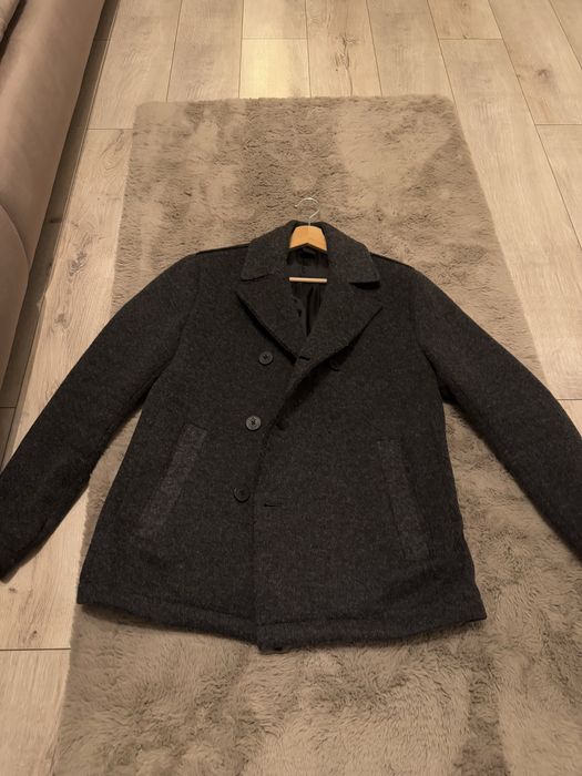 Vand haina/geaca  de  lana Hugo boss originala