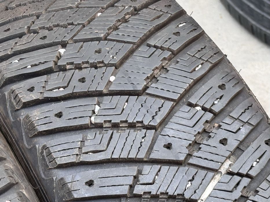 215/65/R17 Goodiyear UltraGrip 4x4 4бр зимни dot3820 7-8мм