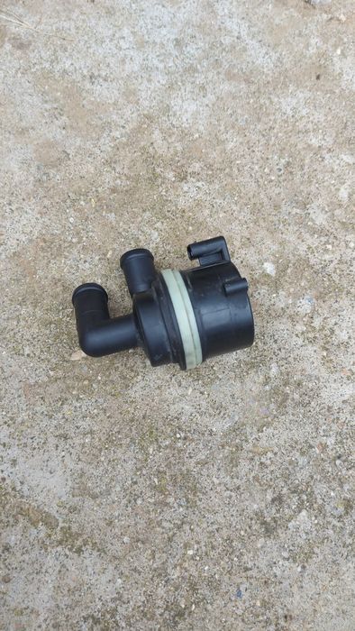 Pompa auxiliara de apa audi a6 c7