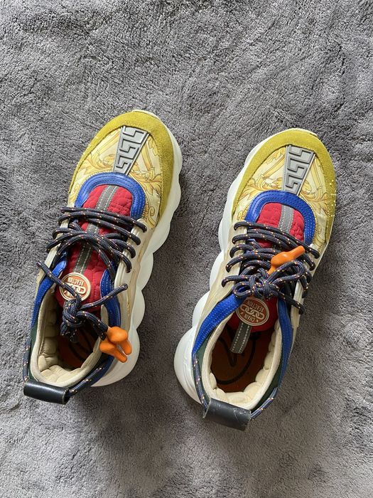 Versace chain reaction
