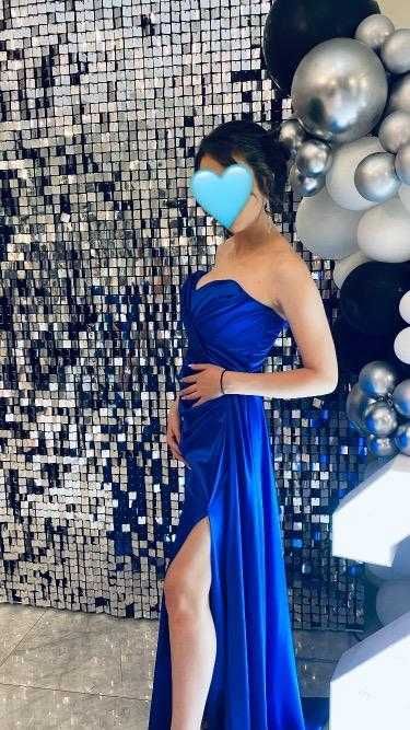 Синя бална рокля