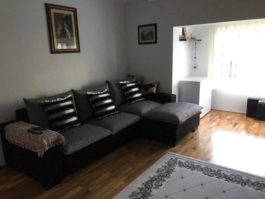 Vand apartament cu trei camere decomandat