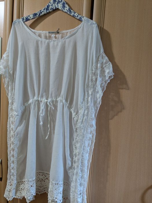 Парео за плаж, много хубаво и в перфектно състояние.